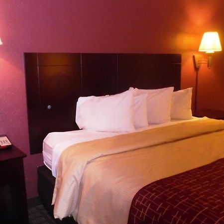 Red Roof Inn & Suites Oklahoma City Southwest Экстерьер фото