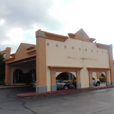 Red Roof Inn & Suites Oklahoma City Southwest Экстерьер фото