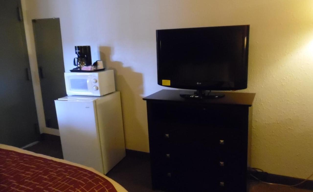Red Roof Inn & Suites Oklahoma City Southwest Экстерьер фото