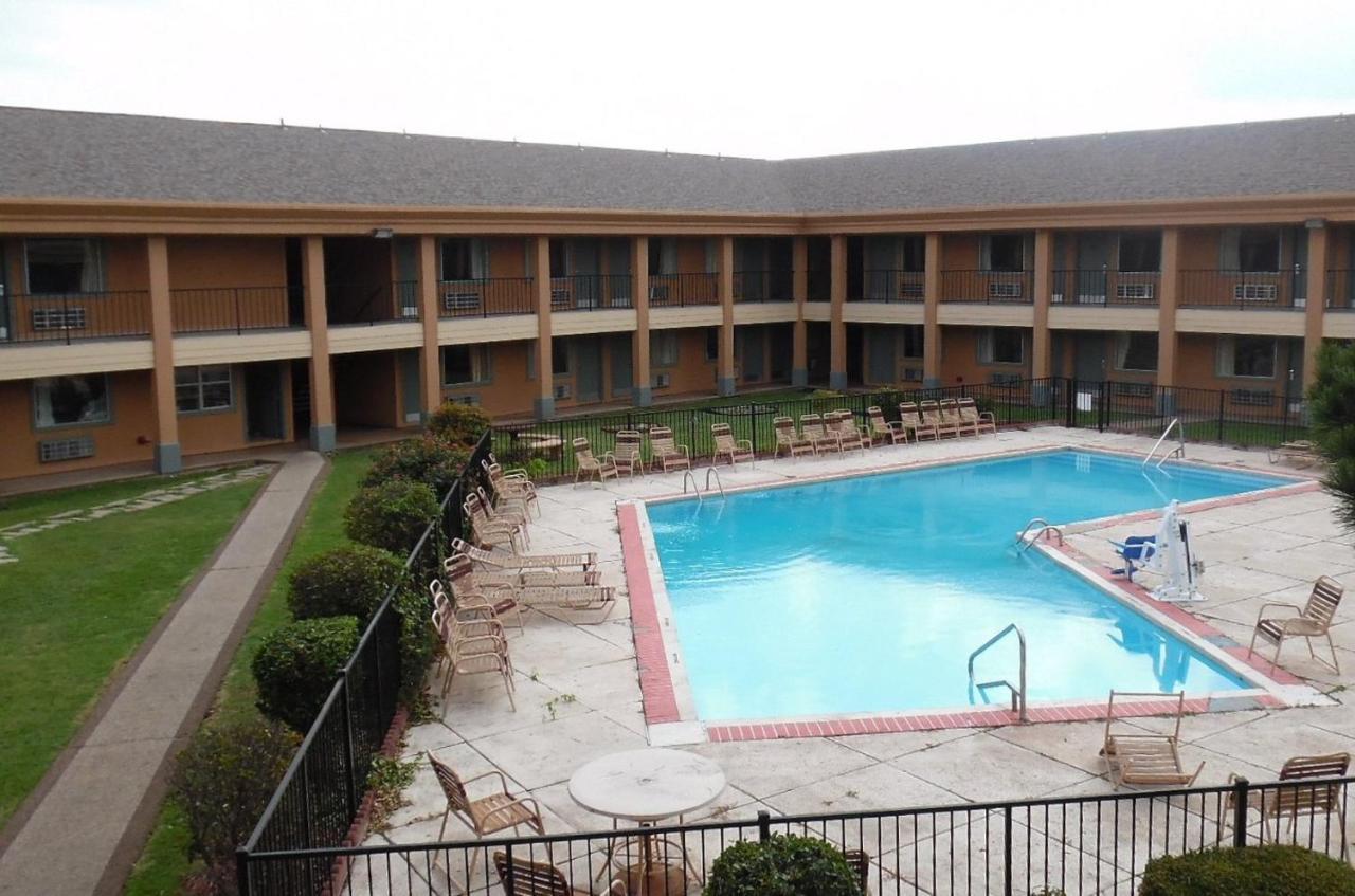Red Roof Inn & Suites Oklahoma City Southwest Экстерьер фото