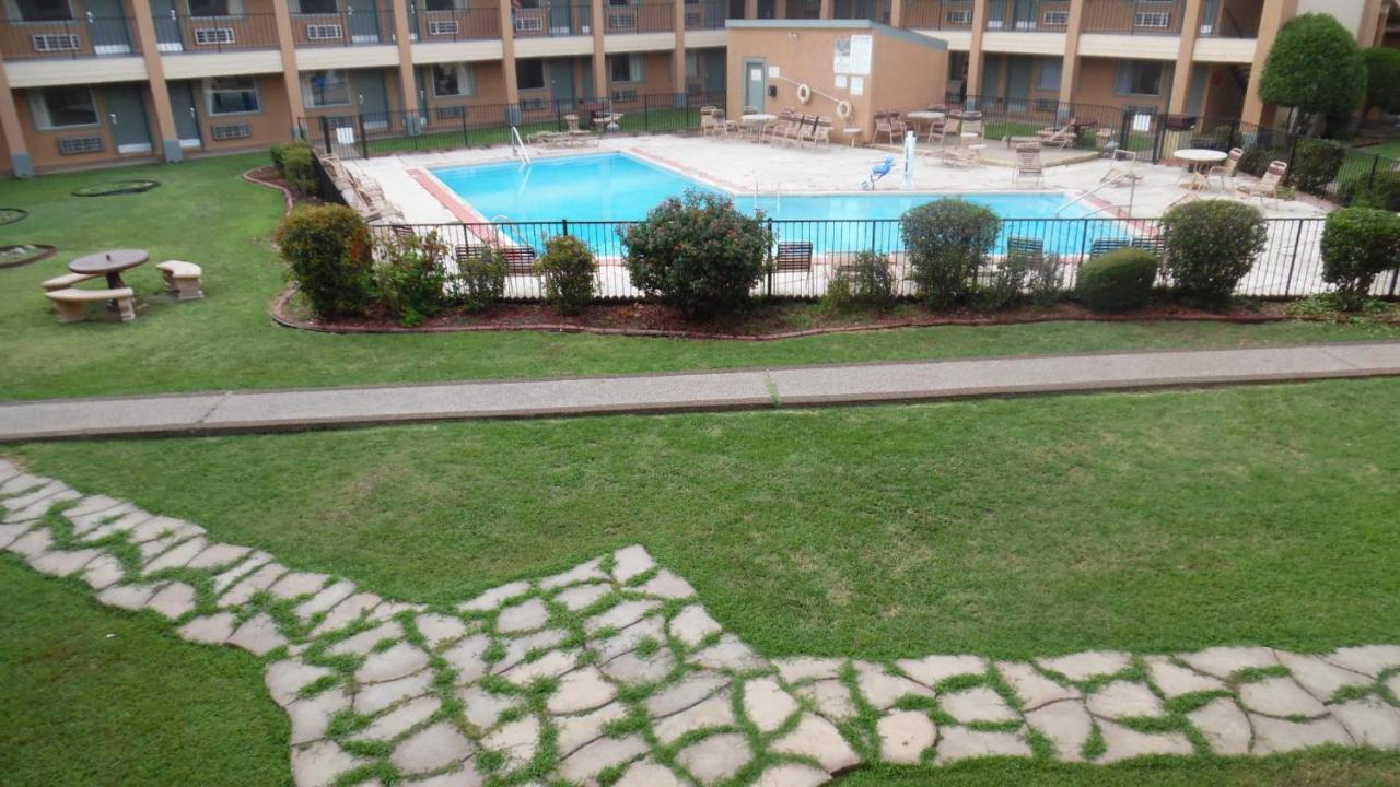 Red Roof Inn & Suites Oklahoma City Southwest Экстерьер фото