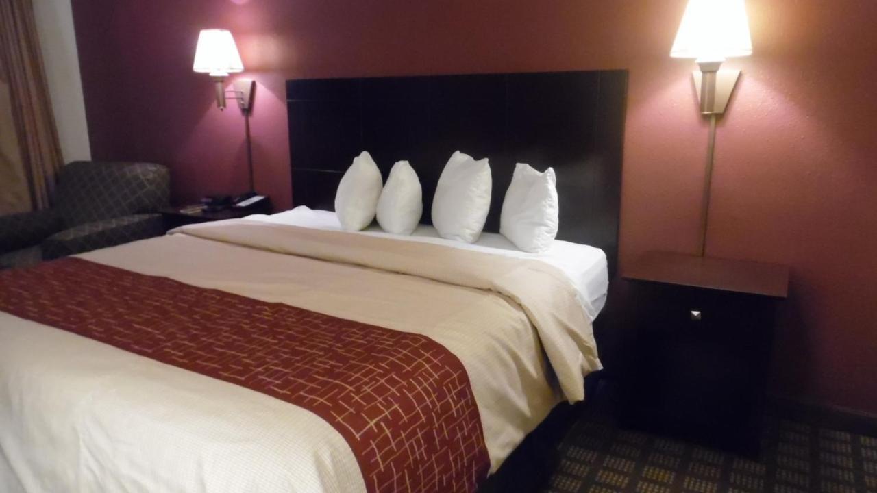 Red Roof Inn & Suites Oklahoma City Southwest Экстерьер фото