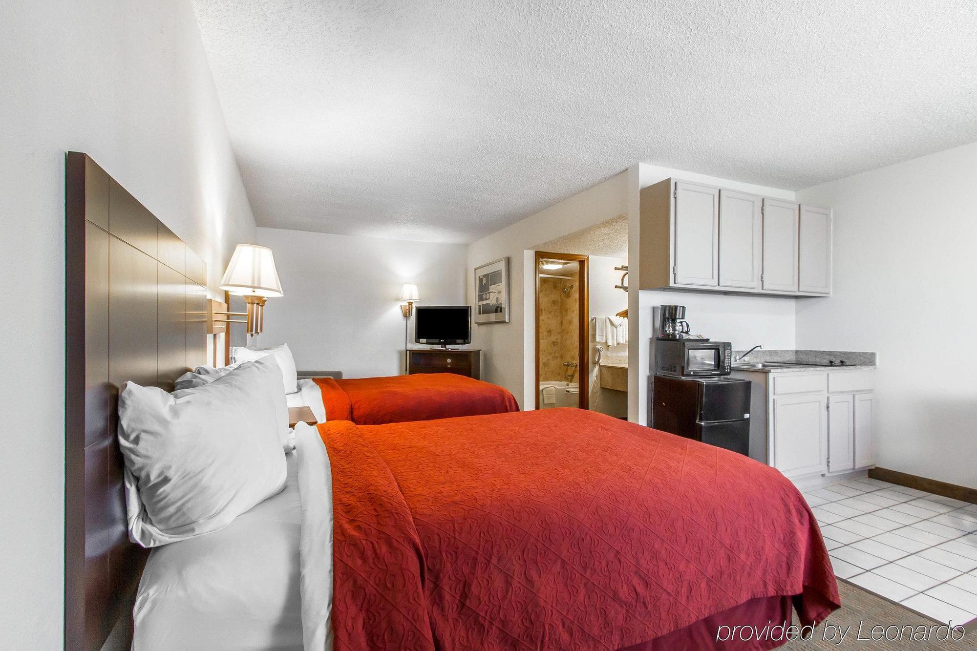 Red Roof Inn & Suites Oklahoma City Southwest Экстерьер фото