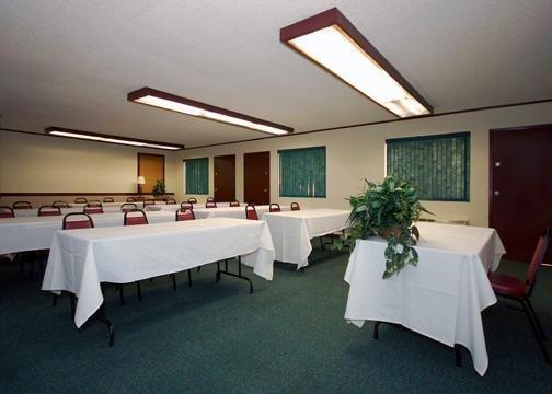 Red Roof Inn & Suites Oklahoma City Southwest Экстерьер фото